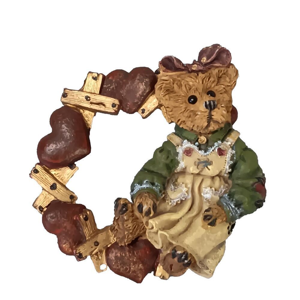Boyds Bear Bearwear Collection Heathers Hugs and Kisses Heart Wreath Pin Brooch